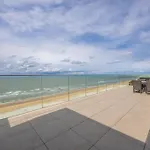 Lecomte - The Seaview Penthouse Cloud 9