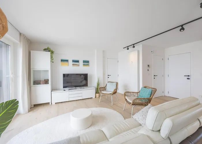 Lecomte - The Seaview Penthouse Cloud 9 *