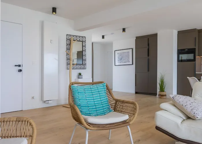 Lecomte - The Seaview Penthouse Cloud 9 * Остенде